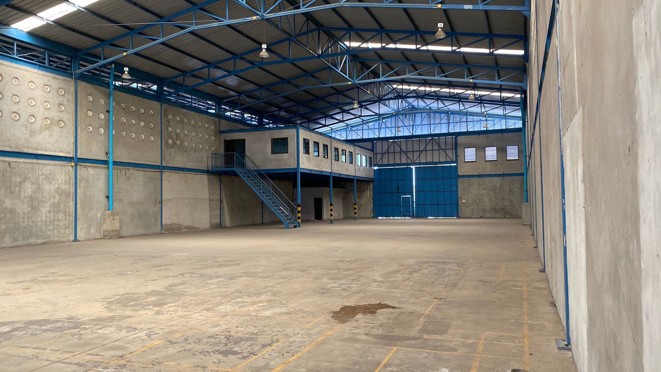 Steel portal frame structure with columns and rafters for a warehouse under construction